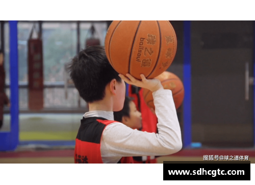 杨博宇：从青少年篮球天才到全球篮球明星的成长之路